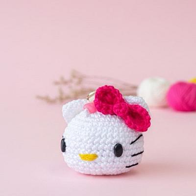 Chaveiro Hello Kitty Amigurumi – Feito à Mão em Crochê