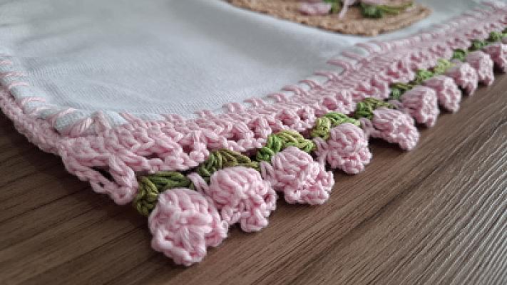 Pano de Copa Barrado em Crochê – Tulipa Rosa | Artesanal Delicado para Cozinha - foto 2