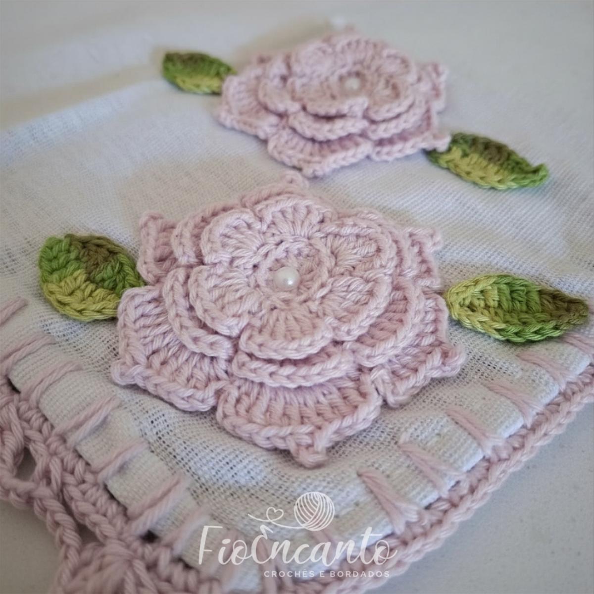 Pano de Copa Barrado Trançado com Flor Rosa | Artesanal em Crochê Delicado — foto 3