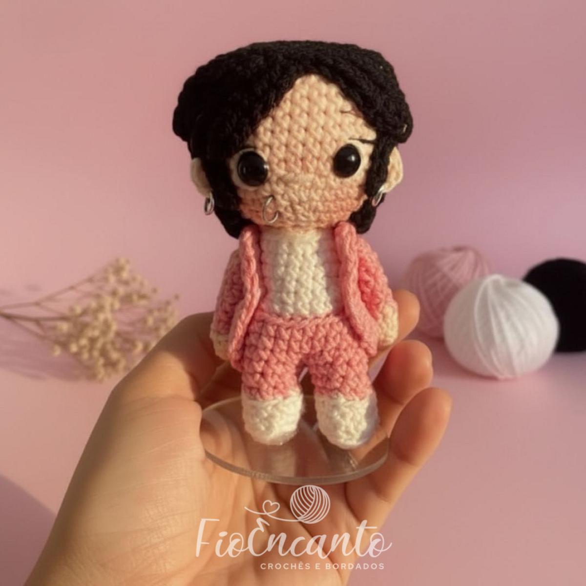 Jungkook BTS Amigurumi – Boneco em Crochê Inspirado no Golden Maknae — foto 1