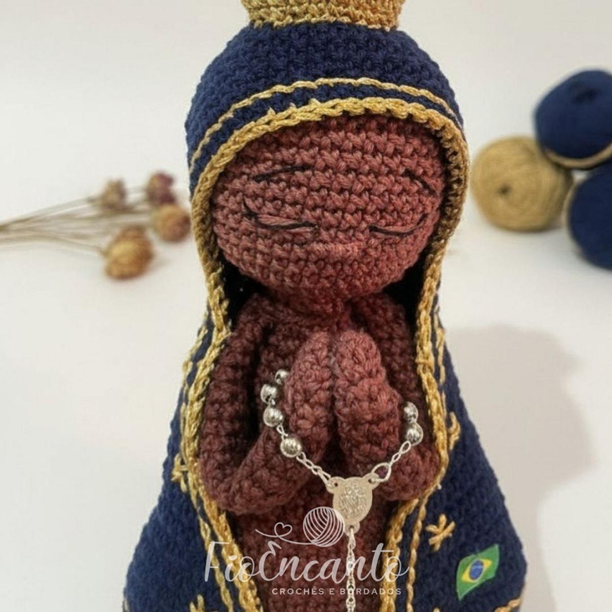 Nossa Senhora Aparecida Amigurumi Imagem em Crochê Artesanal Feita à Mão — foto 3