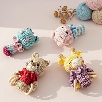 Kit Chocalho Ursinho em Crochê – Brinquedo Artesanal para Bebê com Argola de Madeira - foto 2
