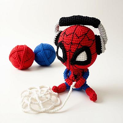 Homem Aranha Amigurumi 20cm Algodão - Teia Fixa Artesanal