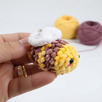 Chaveiro Abelinha Amigurumi em Fio Pelúcia Super Macio e Delicado 6cm - foto 2