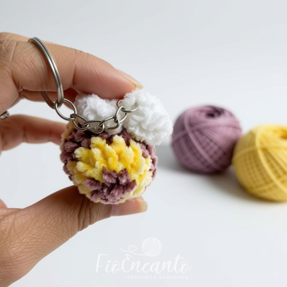 Chaveiro Abelinha Amigurumi em Fio Pelúcia Super Macio e Delicado 6cm — foto 4