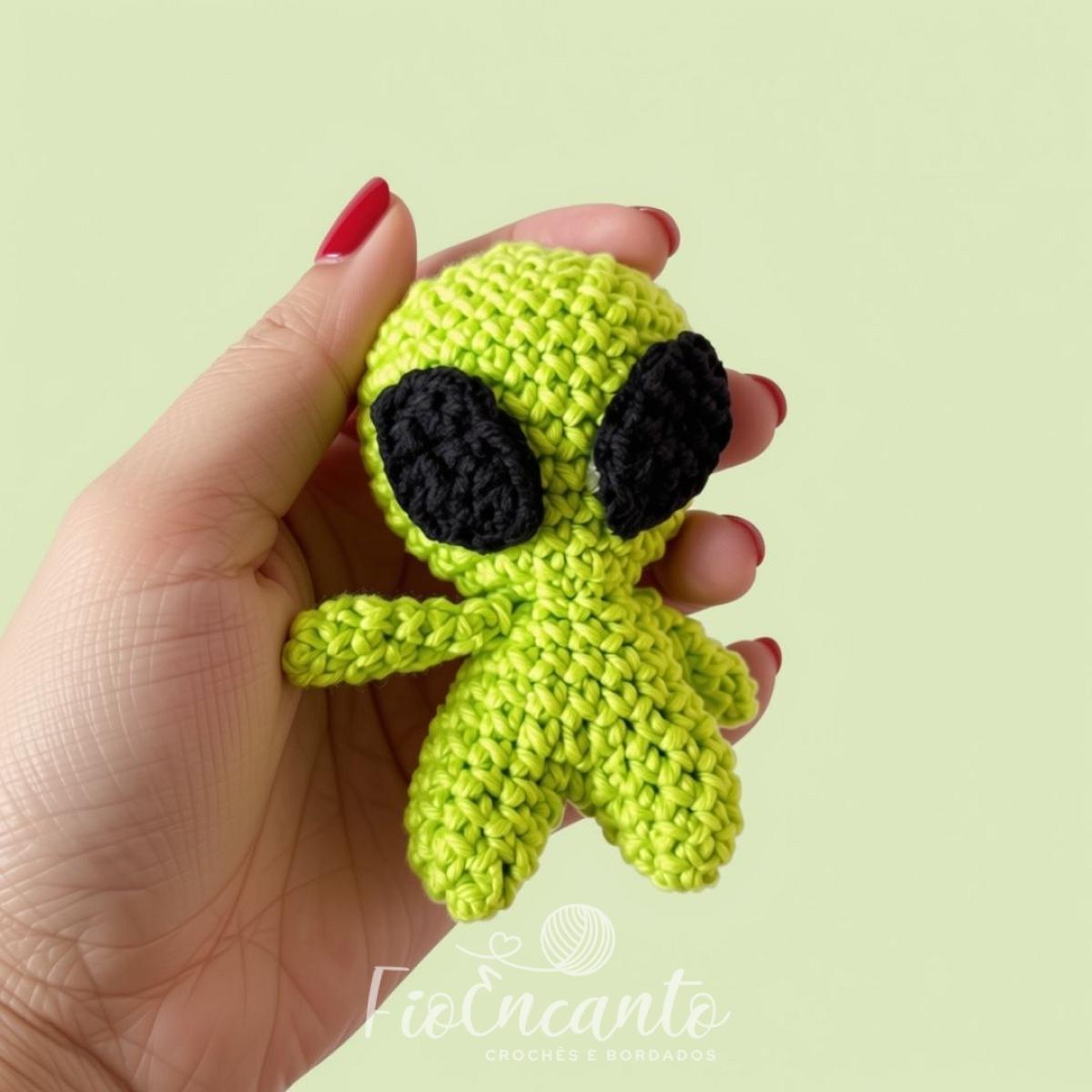 Chaveiro ET Alien Amigurumi artesanal 10cm | Fio Encanto — foto 4
