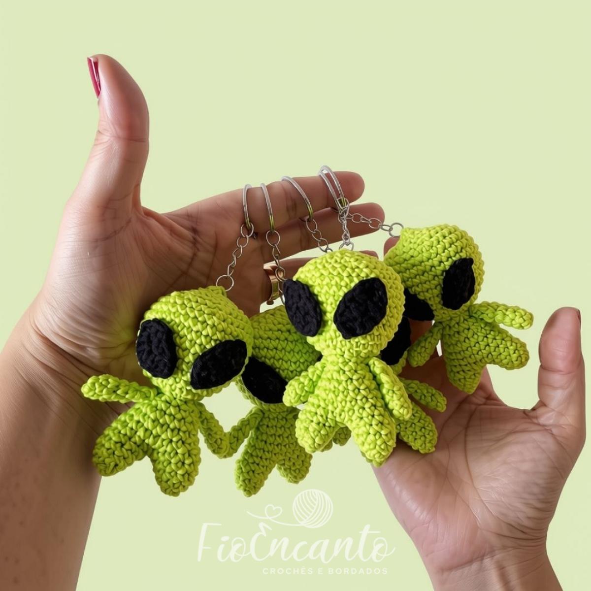 Chaveiro ET Alien Amigurumi artesanal 10cm | Fio Encanto — foto 1