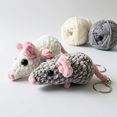 Chaveiro de Ratinho Amigurumi Fofinho em Cores Delicadas | Fio Encanto