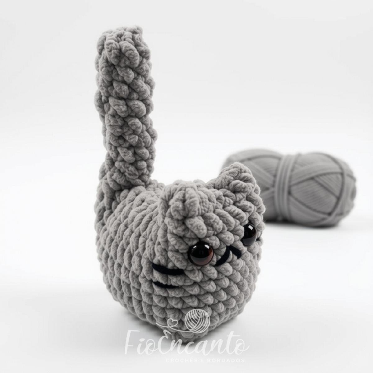 Amigurumi Gatinho Cinza com Rabinho em Pé Charme Artesanal | Fio Encanto — foto 1