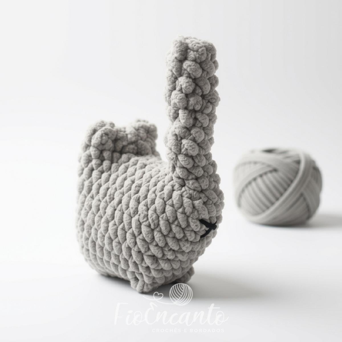Amigurumi Gatinho Cinza com Rabinho em Pé Charme Artesanal | Fio Encanto — foto 5